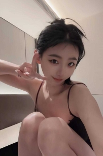 临沂白嫩水多一线天小骚逼