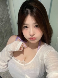 巨乳妹玩的开肥鲍水滋滋